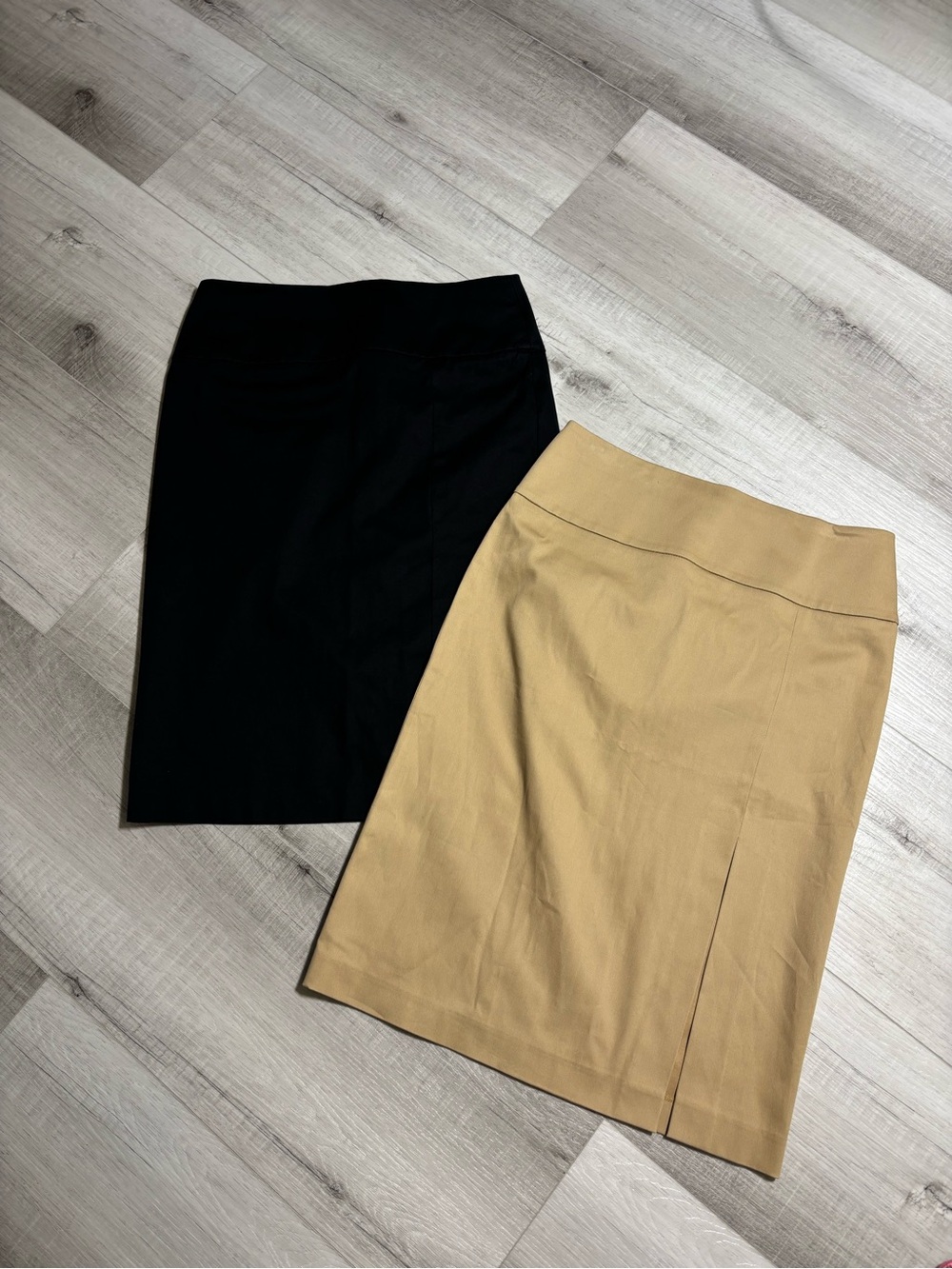 Banana Republic Pencil Skirt Lot of 2 – Size 2 – Black & Khaki